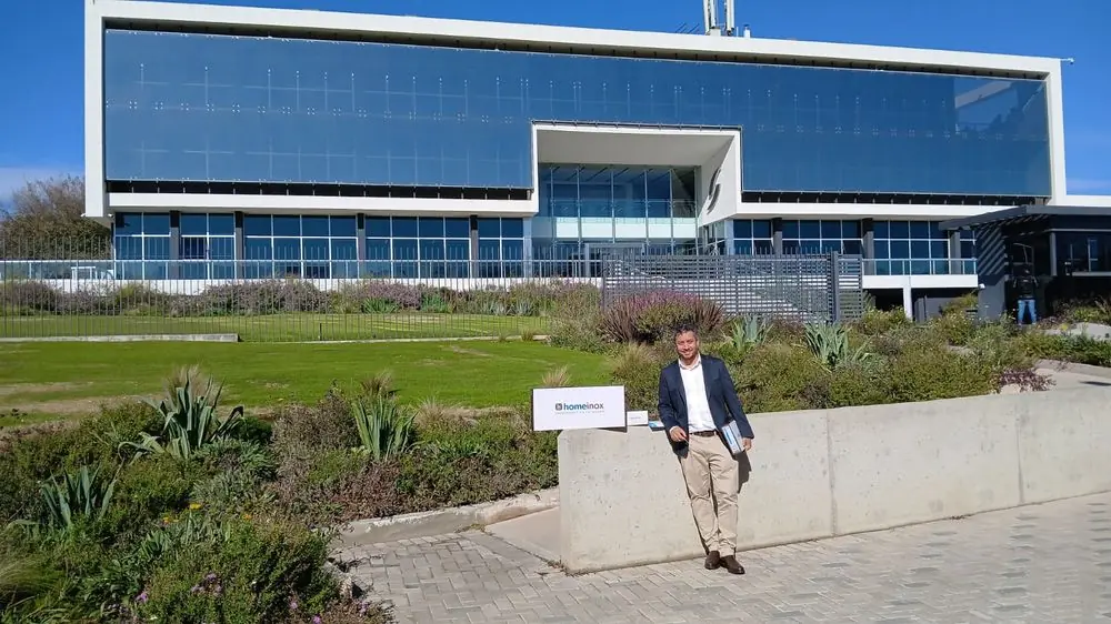 Frente a la planta de Homeinox