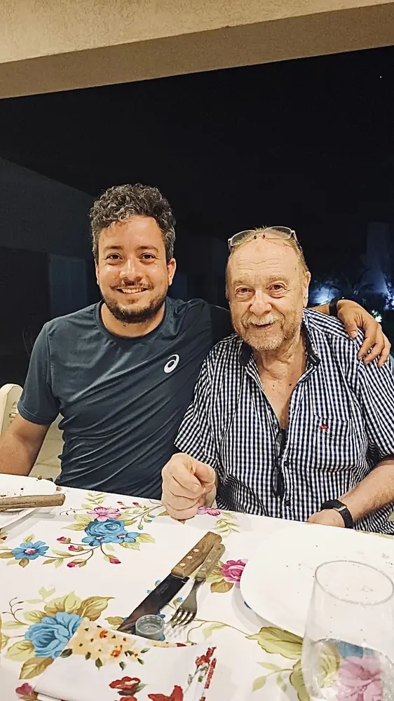 Rodrigo con el Colo, el fabricante del mate