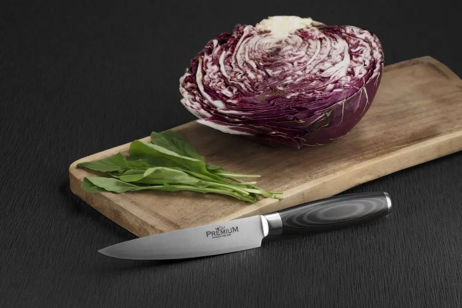 Cuchillo Premium sobre tabla de madera