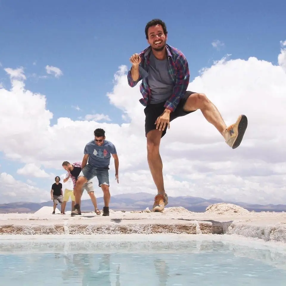 Saltando en las salinas