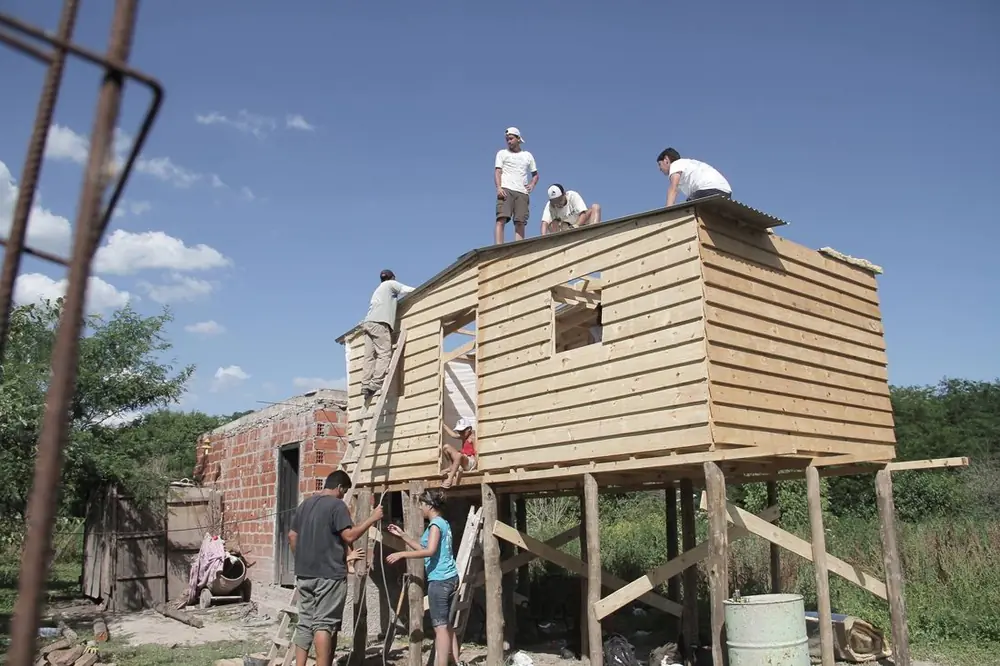 Construyendo una vivienda con TECHO